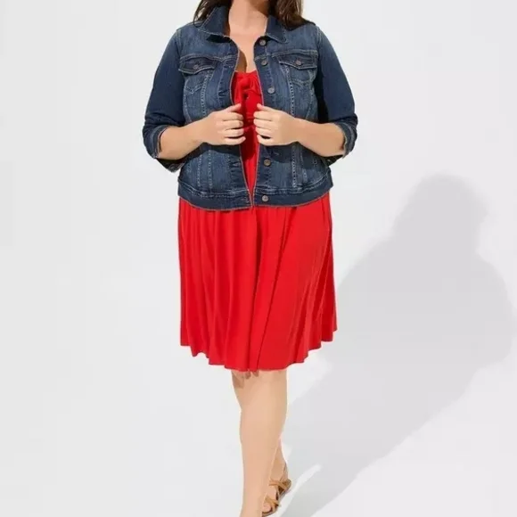 Torrid Denim Fitted Trucker Jacket- NWOT- Size 4x - Picture 2 of 7